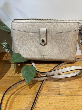 Kate Spade New York Jackson Small Tab Crossbody in Beige